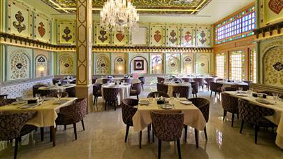 رستوران سنتی هتل سورنا شیراز